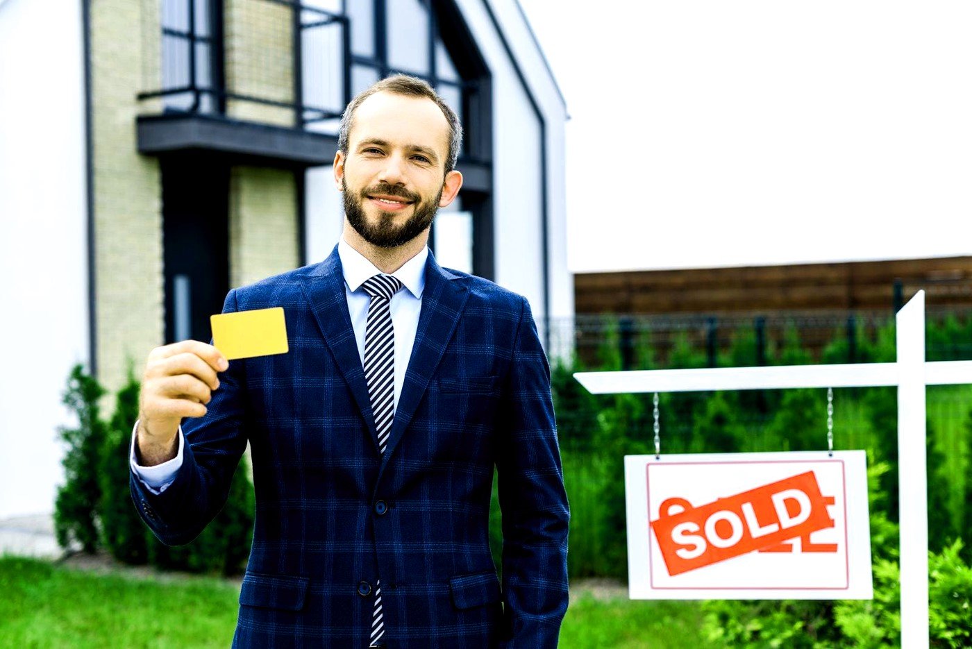 hire a real estate agent